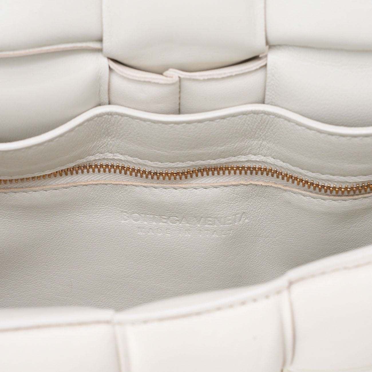 BOTTEGA VENETA(USED)보테가베네타 패딩 카세트백